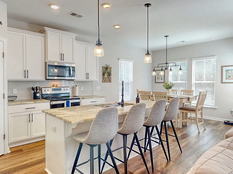 124 Brookline Dr — Photo 5