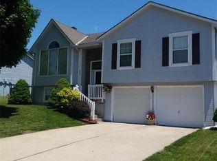 605 SE Battery Dr, Lees Summit, MO 64063