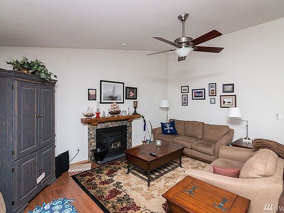 5th image of 9821 Windward Dr NW