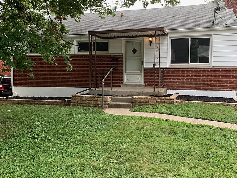 2180 Townhill Dr — Photo 1