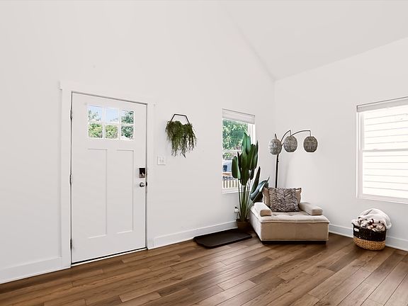 4th image of 4105 Rookwood Ave
