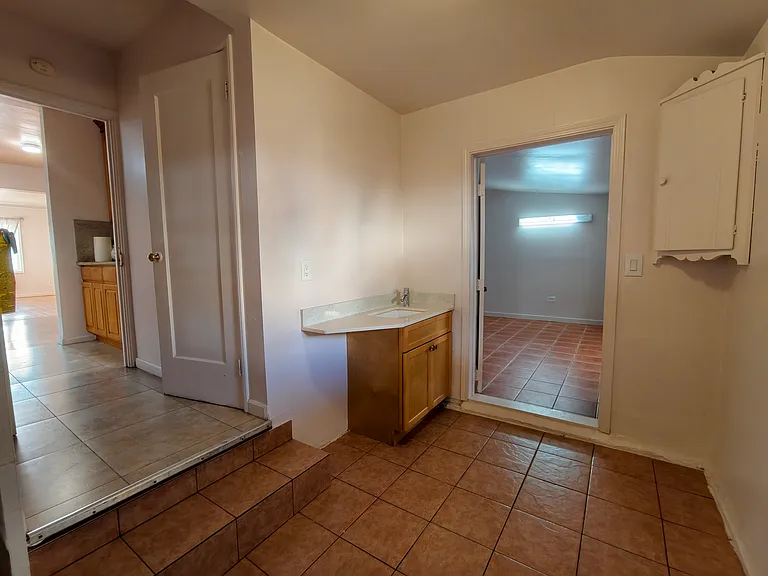2056 Bancroft Ave — Photo 18
