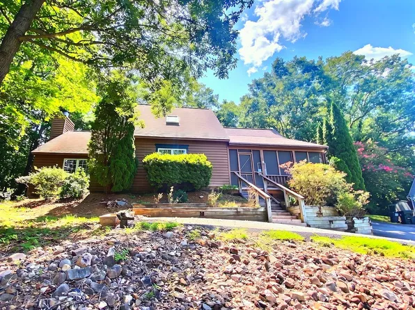 65 Mill Creek Dr, Charlottesville, VA 22902