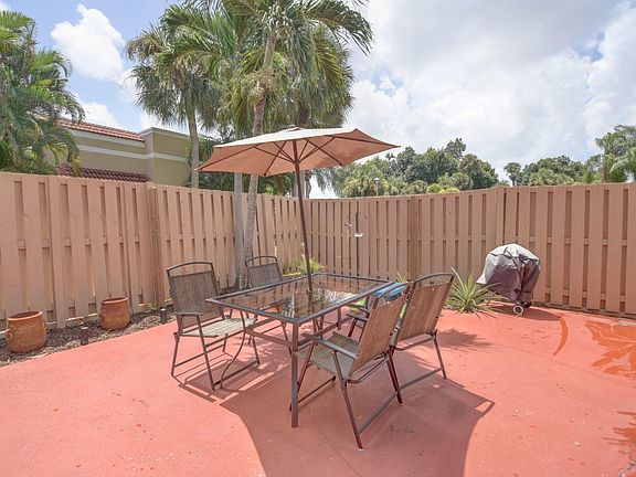 4th image of 4175 Village Dr Unit D
