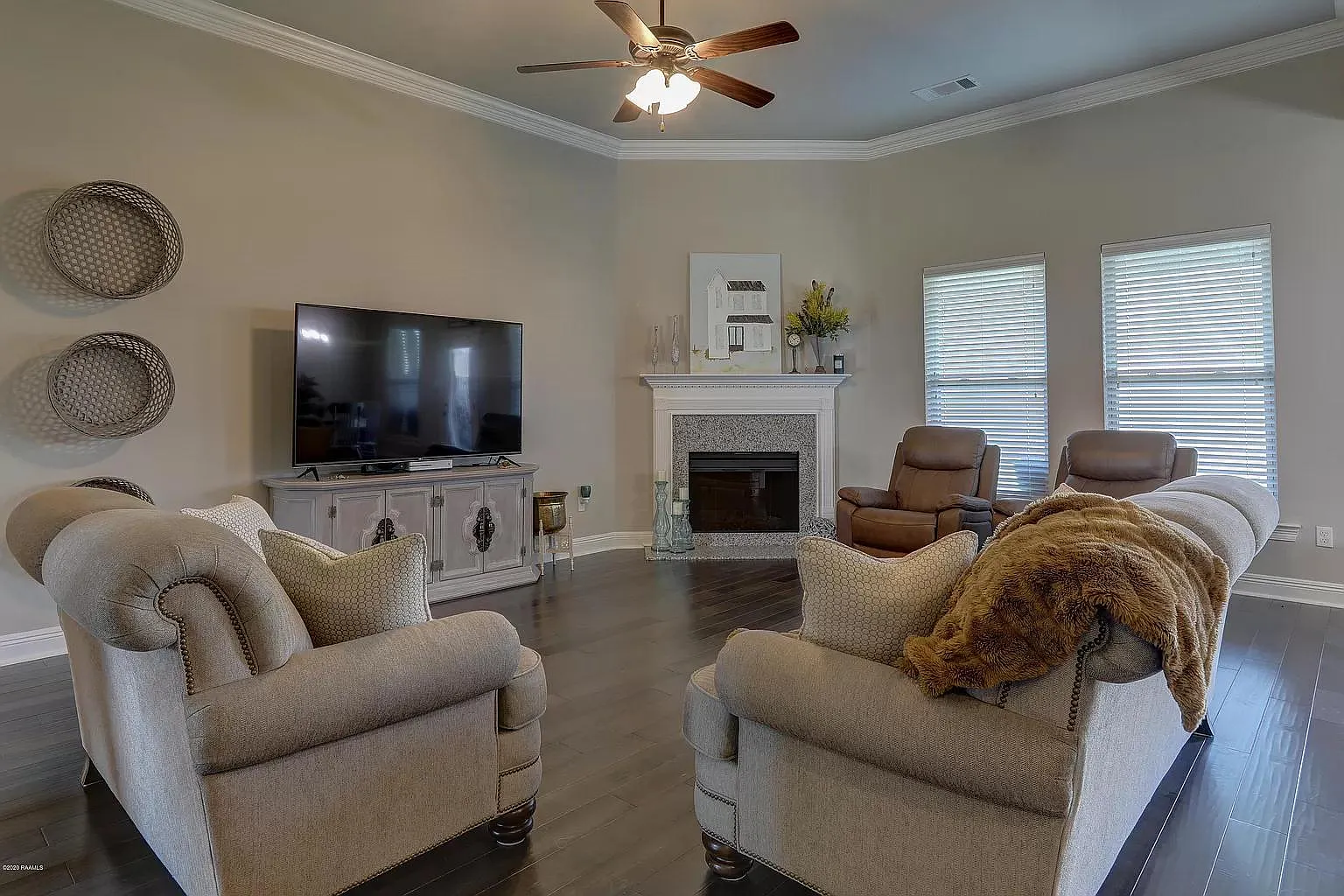 4 bed, 1961 sqft, $1,900 — Photo 4