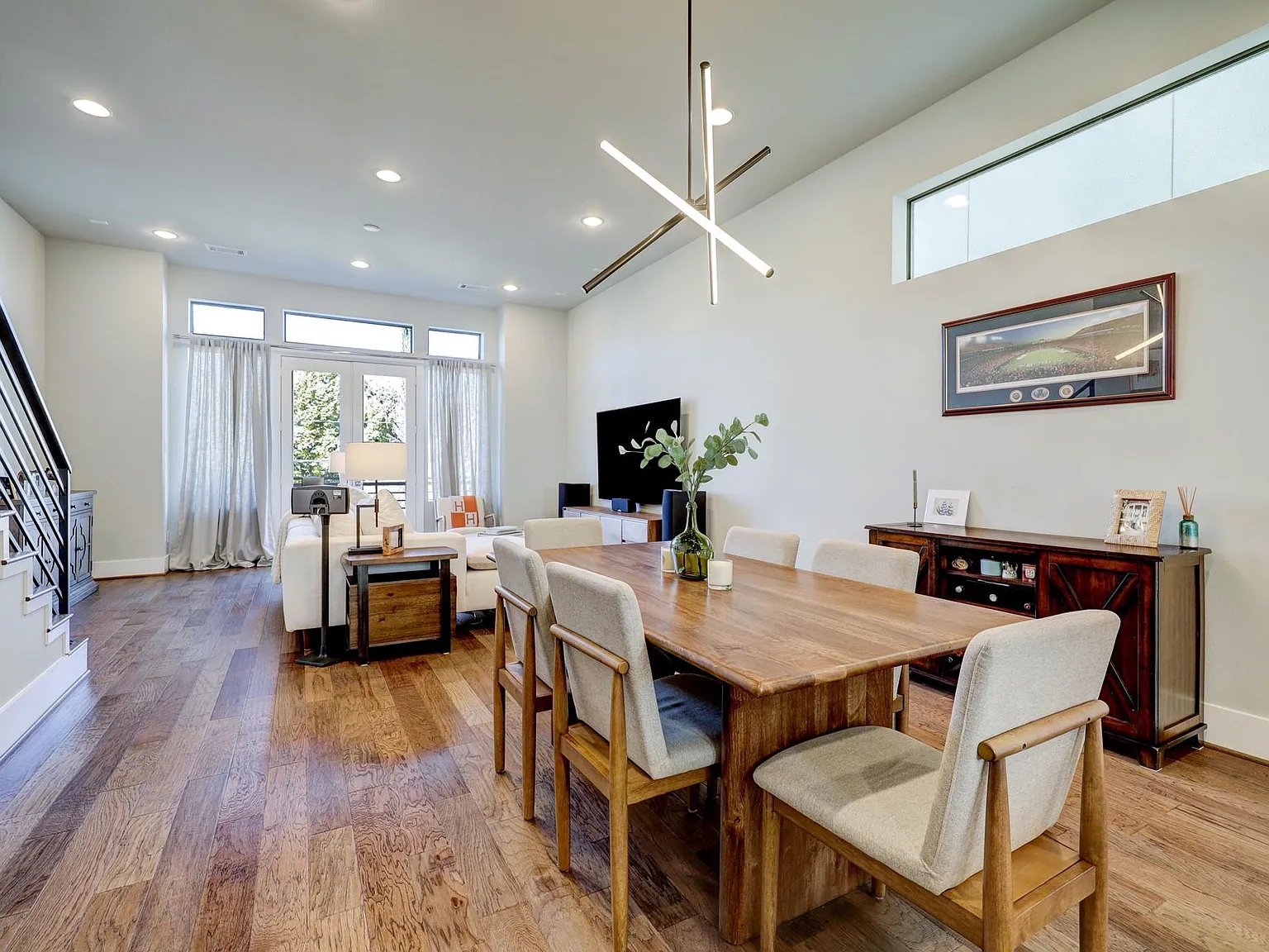 3 bed, 3.5 bath, 2067 sqft, $3,400 — Photo 4