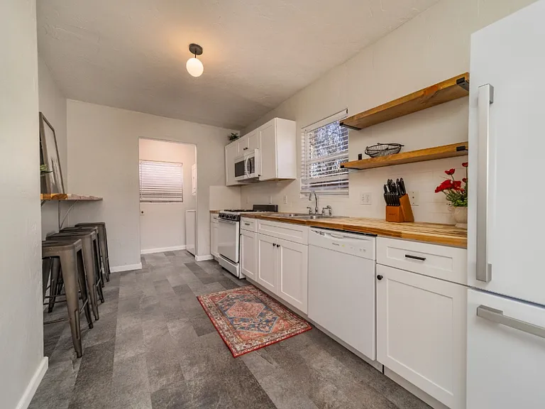 905 N 5th St #1 — Photo 9