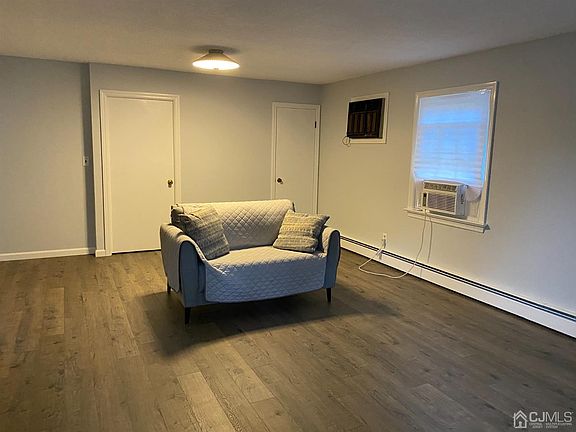 5th image of 58 W Amherst St