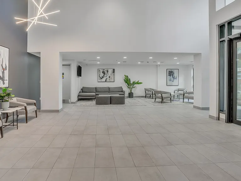 36 Robinson Ave — Photo 5