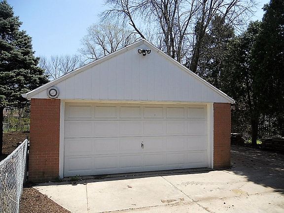 5th image of 8026 N 44th St
