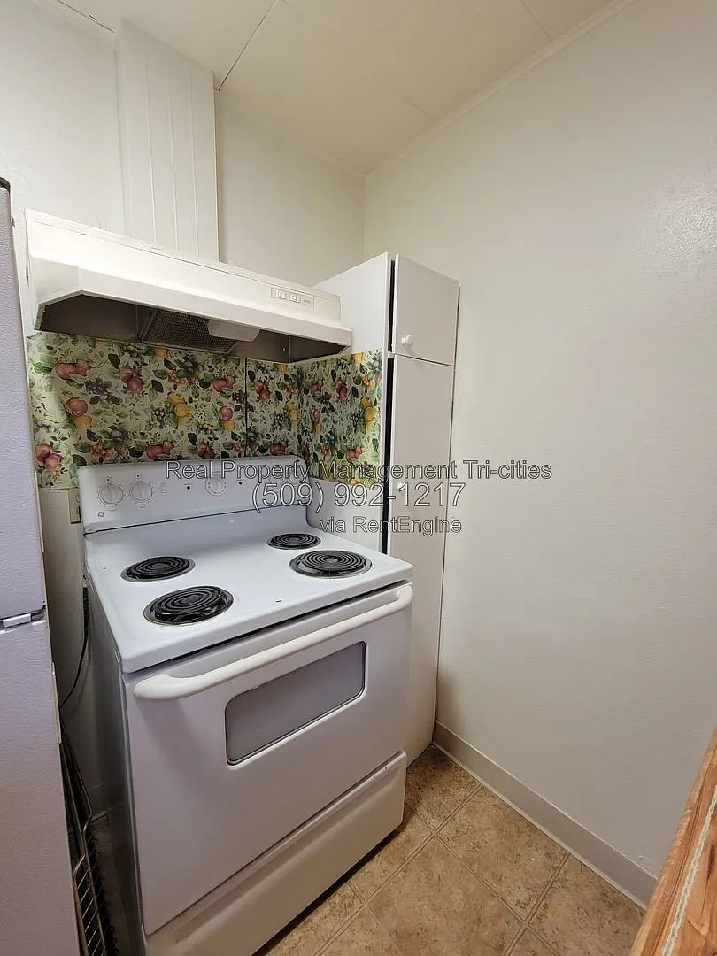 1 bed, 1.0 bath, 700 sqft, $995 — Photo 3
