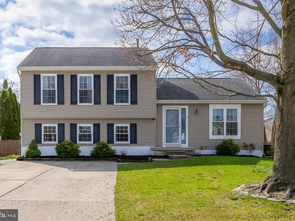 4 Ware Dr, Glassboro, NJ 08028