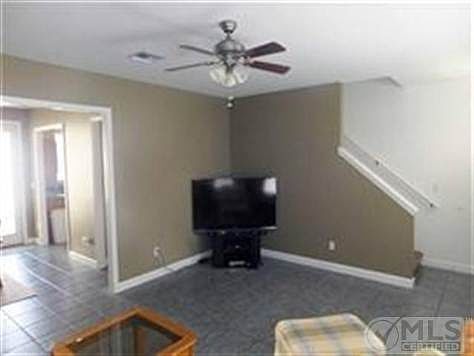 4th image of 4278 Avon Park Cir #14