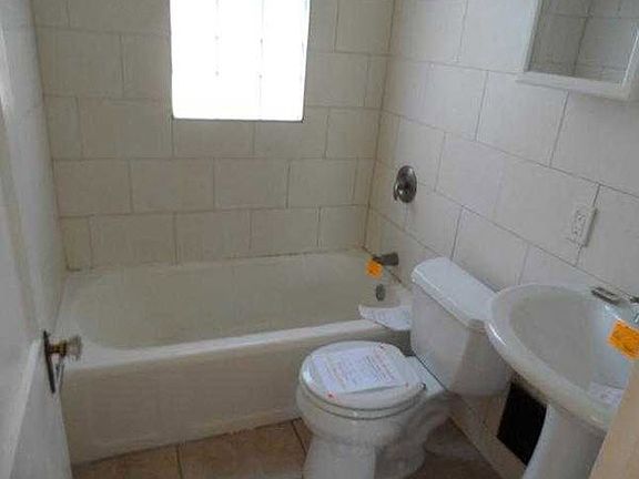 3rd image of 3560 Harrow Ave