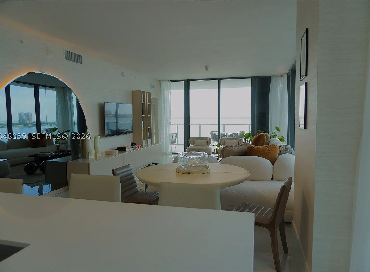 4 bed, 5.5 bath, 2663 sqft, $17,500 — Photo 2