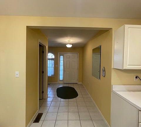 2nd image of 5 Parkland Dr #5