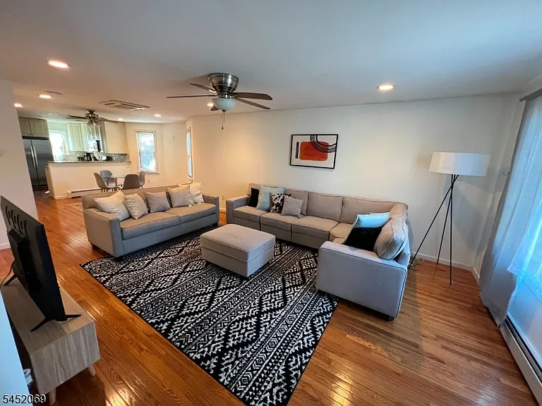 815 Seymour Ave — Photo 5