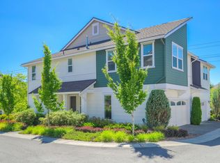 1380 NE Hickory Ln, Issaquah, WA 98029