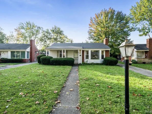 27136 Shagbark Dr, Southfield, MI 48076