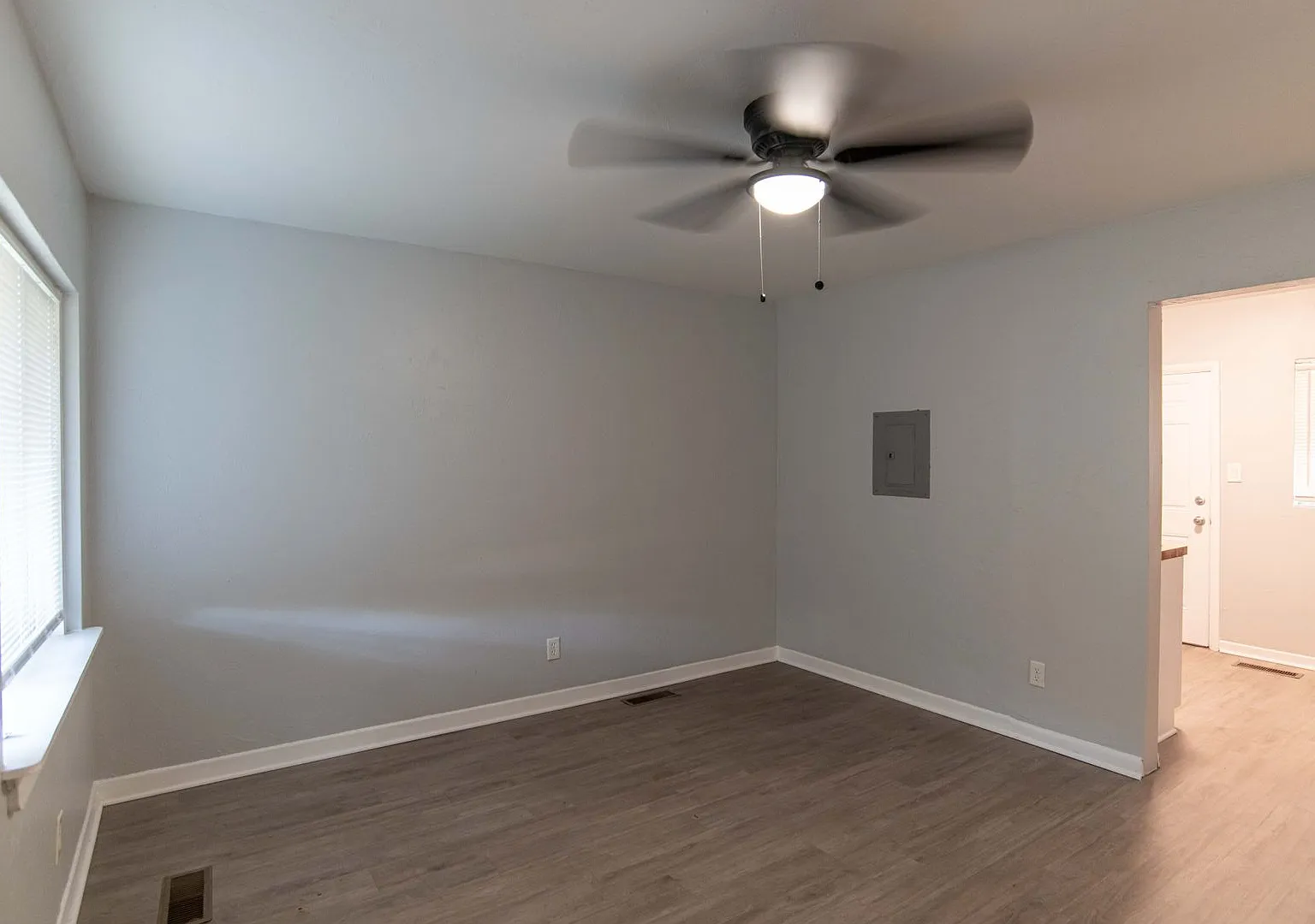 2 Bedroom / 1 Full Bath - — Photo 4