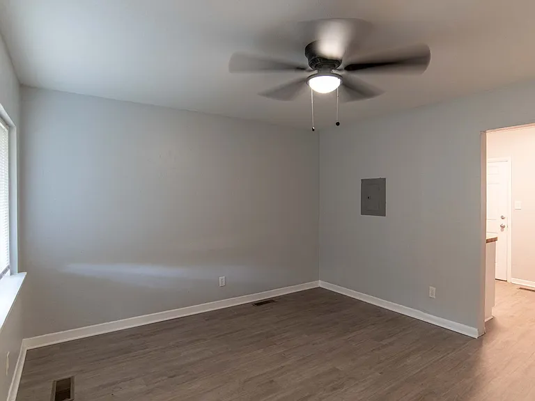1343 Charlotte St — Photo 4