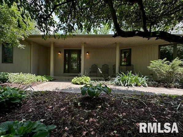 28009 230th St, Le Claire, IA 52753