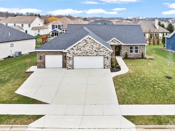 1050 Rosenthal Dr, Tipp City, OH 45371