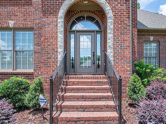 3rd image of 5162 Lake Crest Cir