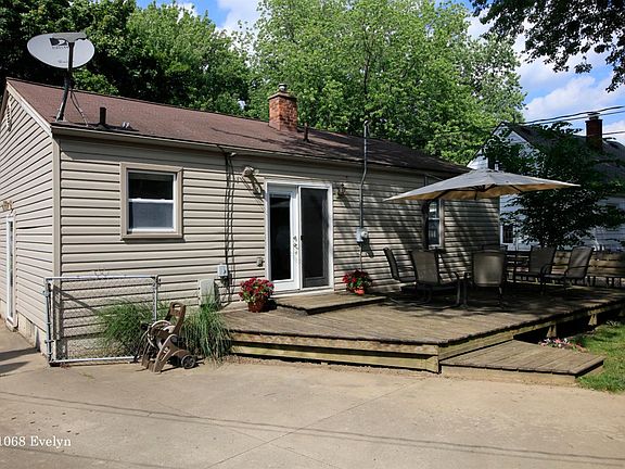 4th image of 1068 Evelyn Ave