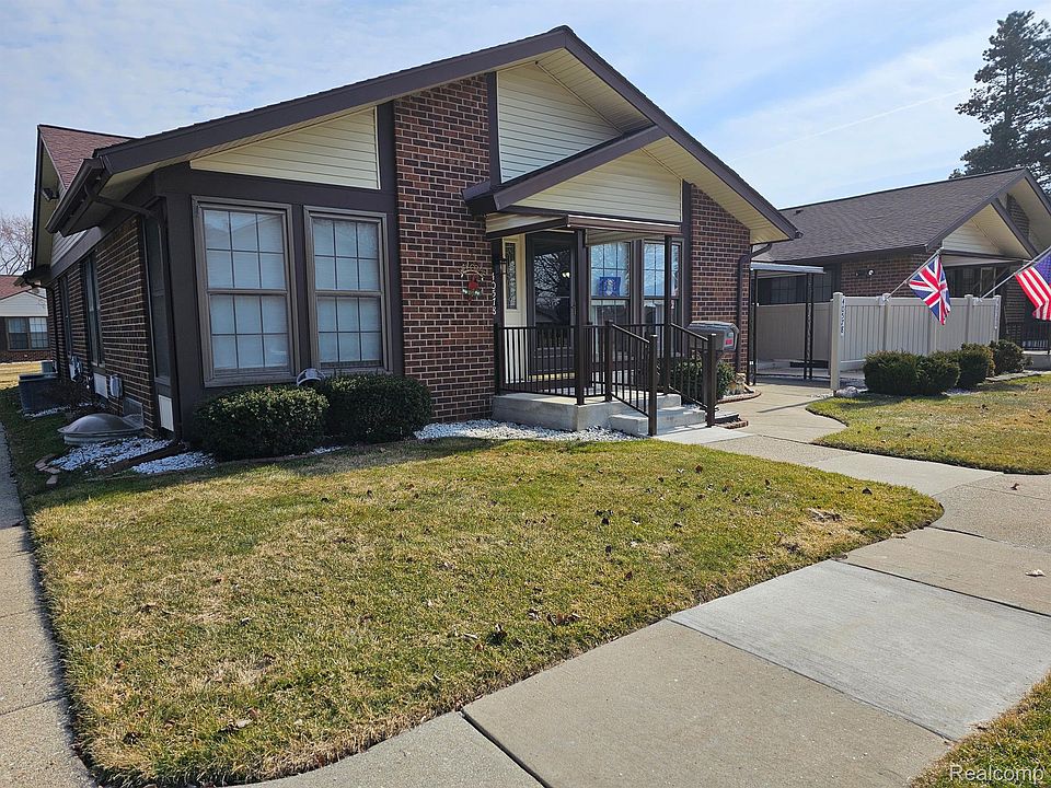 1st image of 40578 Newport Dr