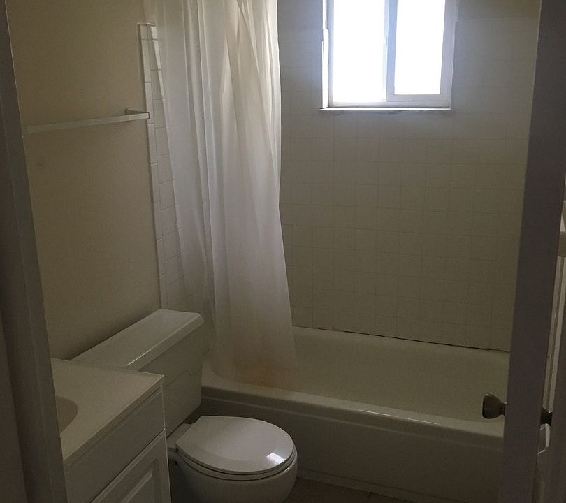 1st image of 415 Wyandotte Ave APT B