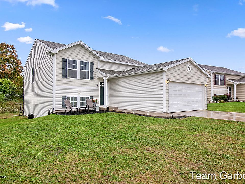 1st image of 906 Green Meadows Dr