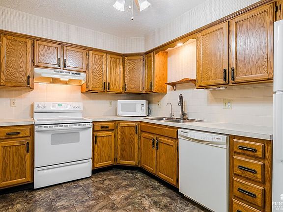 5th image of 1614 Woodcrest Dr