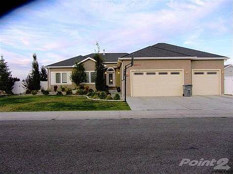 1st image of 927 Stillwater Dr