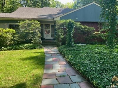 136 Colonial Road, Great Neck, NY, 11021