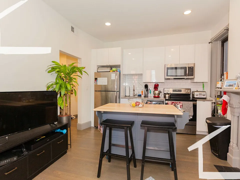 11 Belvidere St #22