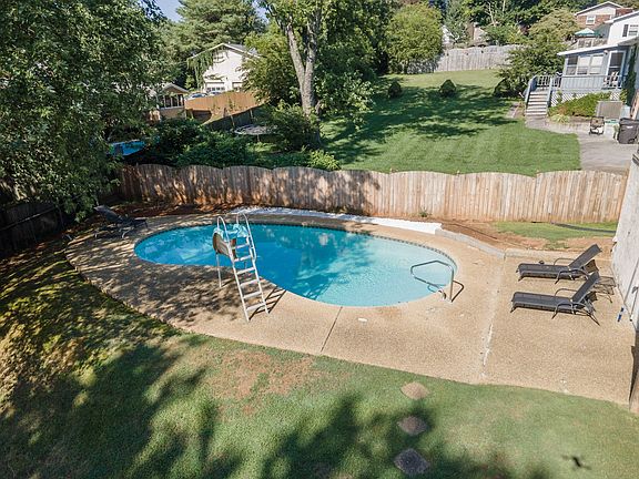 3rd image of 10816 Dineen Dr
