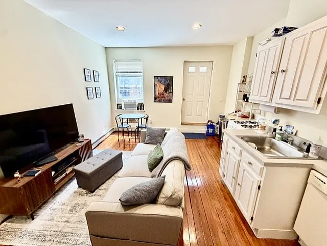 24 Hull St #2R — Photo 21