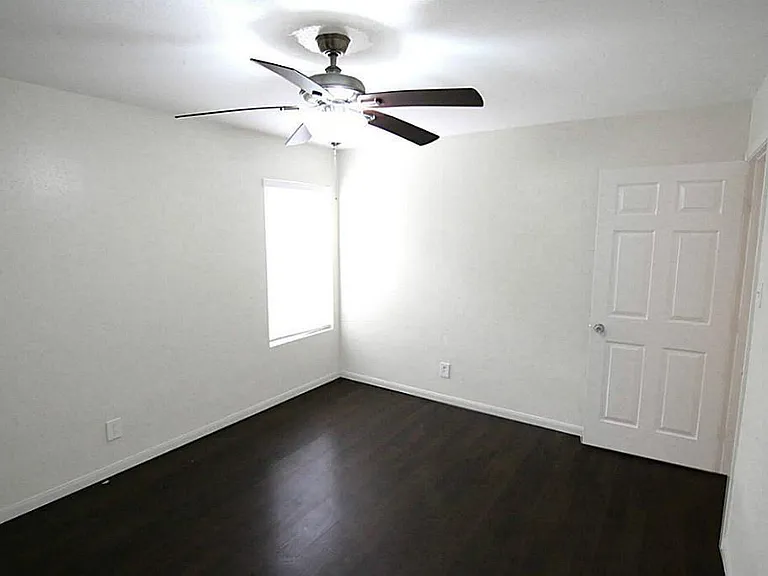 5550 N Braeswood Blvd #136 — Photo 13