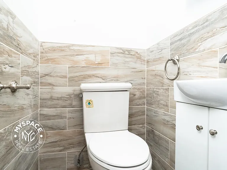 1719 Gates Ave #2R — Photo 14
