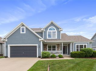 305 Lakeview Dr, Louisburg, KS 66053