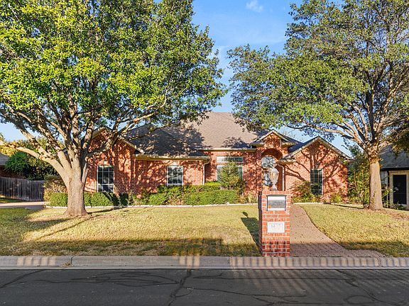 2nd image of 1405 Gunnison Dr