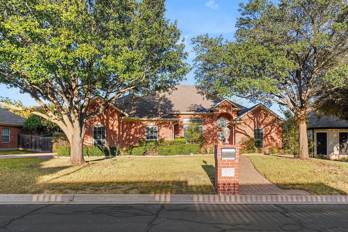 Building Photo - 1405 Gunnison Dr