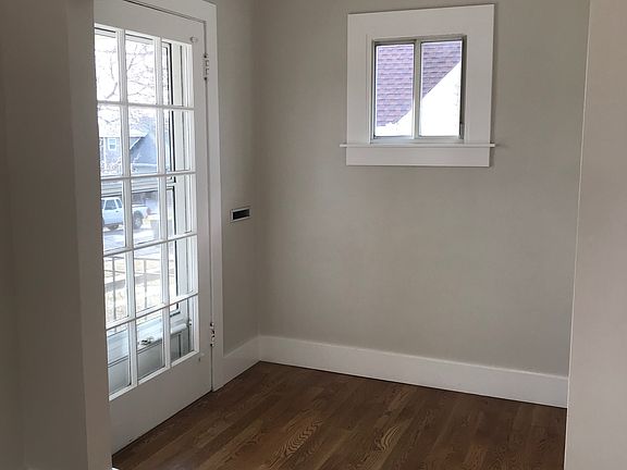 4th image of 1527 E Laird Ave