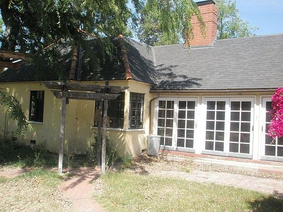 3rd image of 5641 Camellia Ave