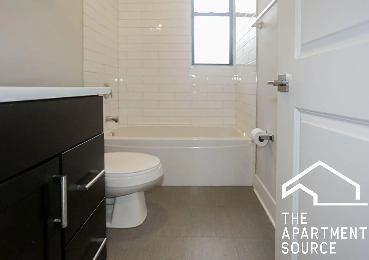 Charming 3 Bed Condo in Chicago - 1.5 Bath, Great Location - $2950/mo — Photo 4