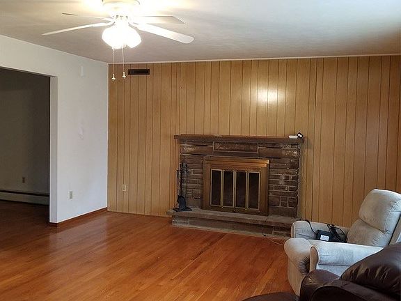 4th image of 11 Reynolds Dr