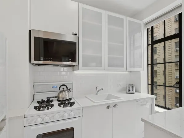 340 West 57th Street 5H image 3 of 4