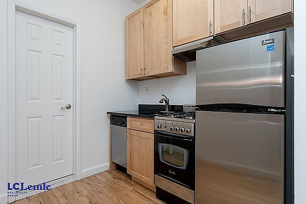 1st image of 305 E 78th St #2D