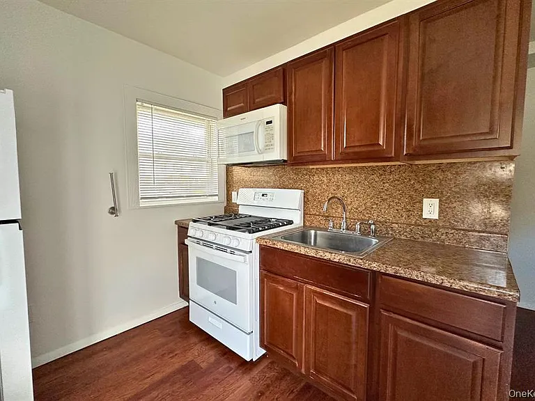 18 Green Pl — Photo 6
